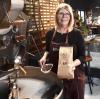 Karin Liebler hat in der Steinernen Furt 60 eine Kaffeemanufaktur eröffnet. Geröstet werden brasilianische Kaffeebohnen.  