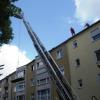 Hexenschuss: Feuerwehr rettet Dachdecker aus luftiger Höhe