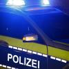 Die Polizei in Augsburg ist auf der Suche nach einem bislang unbekannten Täter, der in einen Baucontainer einbrach.