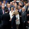 Bundeskanzlerin Angela Merkel (CDU, M) stimmt im Bundestag in Berlin ab. Am Abend stimmte das Parlament über den Fiskalpakt und über den Europäischen Rettungsschirm ESM ab.