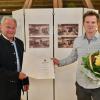 Stellvertretender Bezirkstagspräsident Alfons Weber (links) überreichte den Schwäbischen Kunstpreis an Jonas Maria Ried.
