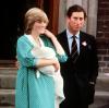 22. Juni 1982: Am Tag nach der Geburt verlässt Prinzessin Diana mit ihrem Erstgeborenen, Prinz William, und Ehemann Prinz Charles das St.Mary's Hospital in London.
