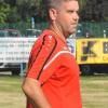Mertingens Trainer Stefan Schwarz hofft, dass bei seiner Mannschaft nun der Knoten platzt. Der Aufsteiger spielt am Sonntag in Holzkirchen.  	