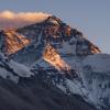 Der Mount Everest zählt zu den Bergen, die Hans Kammerlander bestiegen hat. In Aichach berichtete er auch davon bei seinem Vortrag zu seinem Buch „Bergsüchtig“.  	