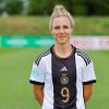 Fußball-Nationalspielerin Svenja Huth und ihre Ehefrau Laura erwarten nach der WM erstmals Nachwuchs.