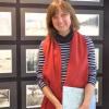 Die Künstlerin und Diplom-Psychologin Susanne Pohl freut sich über die Eröffnung ihrer Ausstellung.