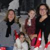 Im Kindergarten wurde für den Winterzauber gebastelt. Leni Marie Mischke und Klara Rogg (von links) verkauften zusammen mit ihren Müttern. 