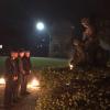 Haben am Kriegerdenkmal in Aystetten einen Kranz niedergelegt: Thorsten Meynen, Vorsitzender des Soldatenkameradschaftsvereins (von links), Bürgermeister Peter Wendel, Peter Büttner, Vorsitzender des Sozialverbandes VdK.