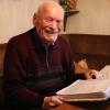 Der Jedesheimer Valentin Mayer sammelt Geschichten und Nachrichten, die er säuberlich in Ordner abheftet. Jetzt bringt er kurz vor seinem 100. Geburtstag noch einmal ein Buch heraus, das sich mit der Geschichte seines Heimatortes befasst.  	