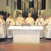 Beim Kapiteljahrtag des katholischen Dekanats Rain, der mit einem Gottesdienst in der Rainer Stadtpfarrkirche St. Johannes gefeiert wurde, standen acht Geistliche am Altar, nämlich (von links) Marijan Peric, Dr. Paul Schwitalla, Prodekan Anton Maric, Regionaldekan Dekan Werner Dippel, Stadtpfarrer Dekan Johann Menzinger, Hieronymus Pohl, Paul Großmann und Jeejo Chalakkal. Menzinger mahnte zur Fairness gegenüber der Kirche an. 