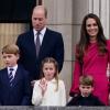 Der britische Prinz William, seine Frau Kate und ihre Kinder George (links), Charlotte und Louis während der Feierlichkeiten zum Platinjubiläum der Queen.