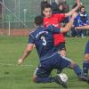 Der FSV Dirlewang (blaue Trikots) gewann in Fellheim knapp mit 2:1.