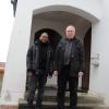 In Dasing gibt es einen Wechsel bei den priesterlichen Mitarbeitern. Da Laban Nanduri (l.) für sein Studium nach Regensburg geht, übernimmt der langjährige Seelsorger Martin Manus (r.) die Stelle.