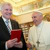 Bei einer Audienz in Rom besuchte Bayerns Ministerpräsident Horst Seehofer Papst Franziskus und Papst Benedikt.