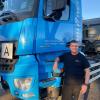 Jürgen Heller aus Raisting ist gerne unterwegs, am liebsten mit dem modernen Sattelschlepper seines Arbeitgebers. Die Arbeit als Lkw-Fahrer bereitet ihm große Freude.