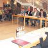 Wegen des großen Andrangs ist die Sitzung des Mertinger Gemeinderats über die Zukunft der Brauereigaststätte ins Foyer der Antonius-von-Steichele-Schule verlegt worden. 