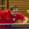 Der 54-jährige Wolfgang Römer spielt mit der ersten Mannschaft des TSV Rain in der Landesliga. Auch nach fast 1000 Spielen hat er die Spielfreude am Tischtennis nicht verloren. 