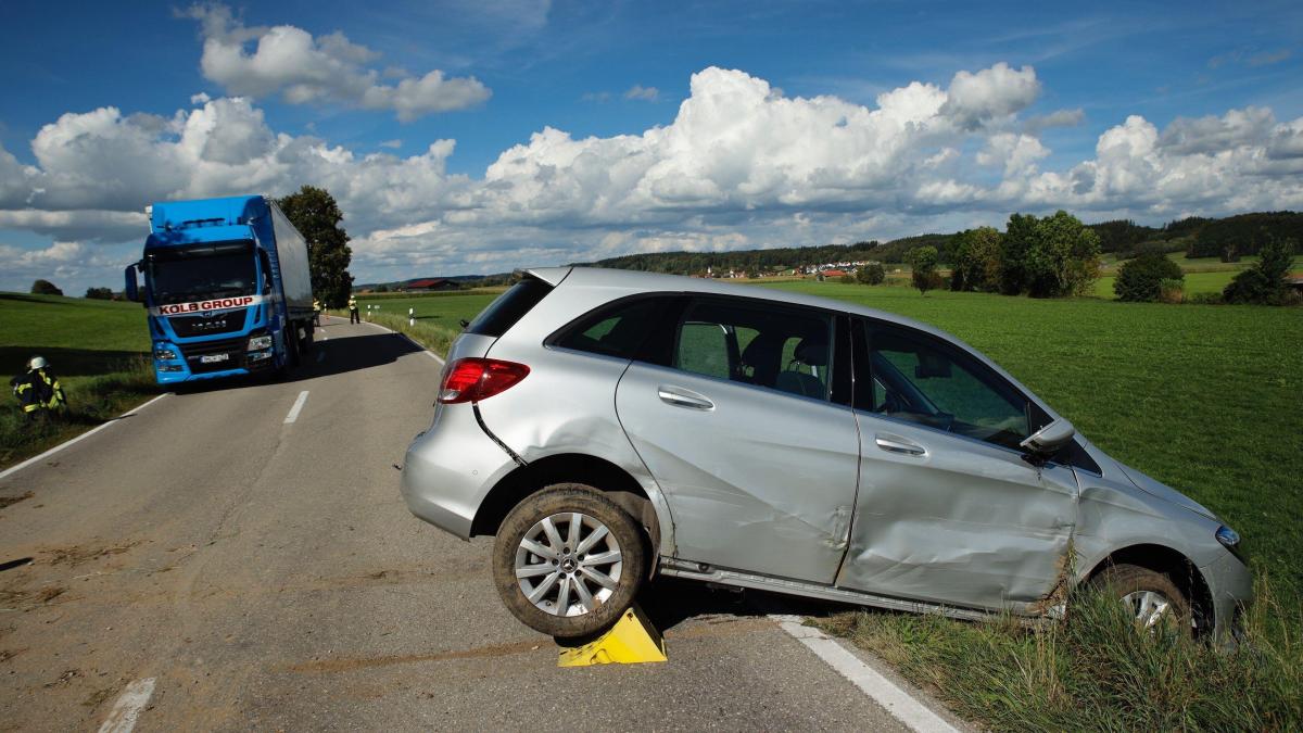 B16 Nach Unfall Zwischen Helchenried Und Lauchdorf Gesperrt