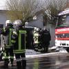 Wenn es brennt, kommt die Feuerwehr – hier ein Einsatz bei einem Schmorbrand in einem Mehrfamilienhaus in Riedlingen. Doch längst ist der Aufgabenbereich der Feuerwehren stark gewachsen. Gleichzeitig stellt sich die Frage, wie zudem noch die bürokratischen Anforderungen in Zukunft geleistet werden können. Kreisbrandrat Rudolf Mieling sprach die Probleme bei der Frühjahrsdienstversammlung offen an.