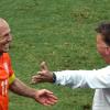 Arjen Robben lobt seinen Coach Louis van Gaal.