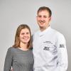 Das Esszimmer im Oberschwäbischen Hof ist mit einem Michelin-Stern ausgezeichnet worden. Julius Reisch ist der Küchenchef, seine Frau Anna Reisch Restaurantleiterin und Sommelière.