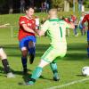 Vor dem Tor des FC Silheim (in rot) wurde es gegen den SV Offenhausen oftmals brenzlig – was teils an der Defensive lag. 	