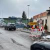 Eine Baustelle hat vorübergehend den Verkehr in der Kammerlanderstraße in Weißenhorn behindert, Anwohnerinnen und Anwohner klagten über chaotische Zustände. 