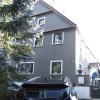 Die Polizei durchsuchte am Freitagvormittag dieses Anwesen im südlichen Landkreis Augsburg. 