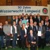 Mit Gründungsmitglied Gerhard Walzel und „Leibarzt“ Hans Peter Wald (Mitte) feierte die Ortsgruppe der Wasserwacht Langweid 50-jähriges Bestehen.