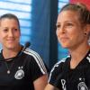 Svenja Huth (rechts) und Verena Schweers gehören zur deutschen Fußball-Frauennationalmannschaft. Trikots mit den Namen der beiden gibt es im Landkreis Dillingen bislang nicht.  	