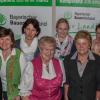 Wahlleiter Markus Müller gratulierte dem neuen Vorstand der Landfrauen im Kreisverband Augsburg: (von links) Andrea Mayr, Iris Foag, Viktoria Hartl, Brigitte Mayr, Simone Miller, Elisabeth Zott, Martina Grob und Marion Heimbach. 