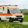 Ein 16-Jähriger ist mit dem Leichtkraftrad in Oberschneitbach gestürzt. Er wurde verletzt ins Aichacher Krankenhaus gebracht.