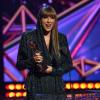 Taylor Swift mit dem Preis für den Song des Jahres bei den iHeartRadio Music Awards in Los Angeles.