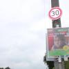 Die neuen Tempo-30-Schilder in Burgau sind zu klein.