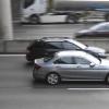 Die Fahrzeuge sind mit teils hoher Geschwindigkeit auf der dreispurig ausgebauten Autobahn 8 in der Nähe von Günzburg unterwegs. Ein 21-jähriger Mann wurde nun wegen der Teilnahme an einem verbotenen Autorennen verurteilt. 	