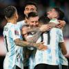 Argentiniens Lionel Messi (Mitte) feiert mit seinen Mannschaftskameraden. Aus argentinischer Sicht soll das so auch bei der WM 2022 aussehen.