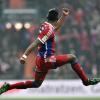 David Alaba feiert sein Tor zum 2:0 für den FC Bayern gegen Werder Bremen mit einem Riesensatz.