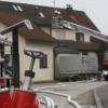 In diesem Wohnhaus in Schnuttenbach hat es am Dienstagvormittag gebrannt. Den Schaden gibt die Kriminalpolizei mit etwa 100000 Euro an. 