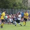 Das spannungsgeladene Ortsderby TSV Haunsheim (gelbe Trikots) gegen den FC Unterbechingen lockte am ersten Spieltag der A-Klasse West II knapp 300 Besucher an.