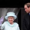 Die Queen mit Prinz William auf dem Balkon von Buckinham Palace. Foto: Andy Rain dpa