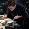 Der französische Küchenchef Alexandre Mazzia in der Küche seines Restaurants «AM».