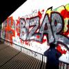 Der Sprayer soll für weitere Graffitis in Augsburg verantwortlich sein. 