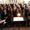 Eine Einstimmung auf die kommende Weihnachtszeit war das Adventskonzert der Chorgemeinschaft Nördlingen in der St. Salvatorkirche. Die Chorleiter Elke und Kurt Moll gestalteten ein abwechslungsreiches Programm mit adventlichen Liedern und Flötenspiel unter dem Titel „Und die Erde sei fröhlich!“. Organist Wolfgang Knoll ergänzte es mit andachtsvollen Choralvorspielen. 	