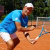 Lars Noll ist seit 30 Jahren Tennislehrer. Zusammen mit einer Gruppe aus Berlin trainierte der selbstständige Sportprofi auf dem Gelände des Bad Wörishofer Tennisclubs. „Viele Trainer leben vom Gruppentraining“, sagt Noll.  	