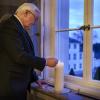 Bundespräsident Frank-Walter Steinmeier hatte zuletzt dazu aufgerufen, ein Licht ins Fenster zu stellen, um der Corona-Toten zu gedenken.