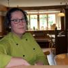 Christine Reichherzer ist die Köchin und Wirtin im Gasthaus Sonne in Fünfstetten. 
