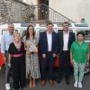 Bei der Vernissage im Höchstädter Geigerturm hätte die Stimmung nicht besser sein können (von links): Stadtrat Rainer Wanek, Erika Grob-Rieß, Jasmin Behringer, Landrat Markus Müller, Zweiter Bürgermeister Stephan Karg, Kulturforumleiterin Claudia Kohout. 