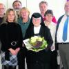 Sr. Christiane Schrom im Kreis der Schulleiter (von links): Manfred Seitz, Siegfried Feistle, Dr. Wolfgang Schrader und Konrad Bestle sowie die Konrektorinnen Petra Eggert, Heidi Dahmen-Muth und Charlotte Piechatzek-Schlenz bei der Verabschiedung. Foto: Ursberger Förderschulen