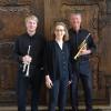 Eingerahmt von den beiden Trompetern Elias (links, Junior) und Harald Eckert (rechts) komplettierte die Organistin Michaela Mirlach-Geyer das Trio Ensemble "Klassik Bavarese".