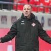 Hat mit den Würzburger Kickers keinen Erfolg: Trainer Marco Antwerpen gestikuliert.